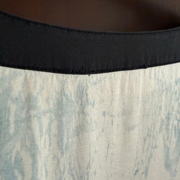 CITRON | Gray and Black Silk Tie Dye Watercolor Split Neck Tunic Top | Medium - Picture 6 of 6